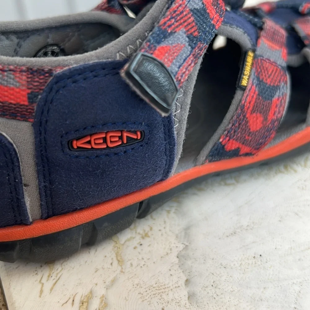 KEEN Kids' Seacamp II CNX Water Sandals boys size 2 water shoes